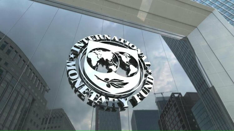 La deuda global roza niveles de posguerra y supera la capacidad de pago de los gobiernos El organismo multilateral advirtió que la deuda pública global superará el 100% del PBI para 2030 e instó a los gobiernos a aplicar ajustes fiscales urgentes para frenar el impacto del alza en las tasas de interés.
