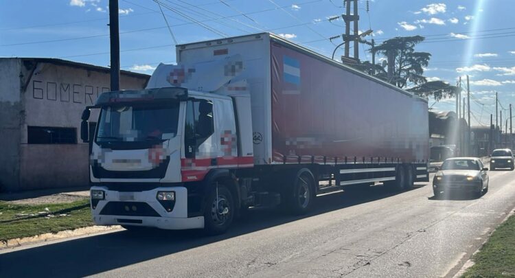 Un motociclista de 26 años murió este jueves por la mañana tras colisionar con un camión en avenida General Manuel Savio al 4800, en barrio San Felipe. La Policía investiga las causas del siniestro.