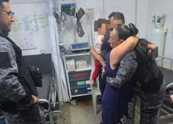 Policías asistieron a un bebé de un año con dificultades respiratorias