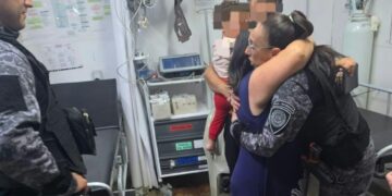 Policías asistieron a un bebé de un año con dificultades respiratorias Policías asistieron a un bebé de un año con dificultades respiratorias