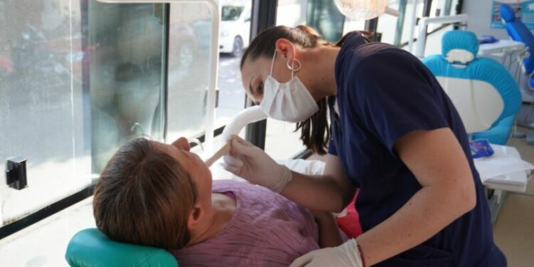 La Municipalidad de Córdoba realizará controles odontológicos gratuitos el 15 y 16 de octubre en los CPC Rancagua y Pueyrredón, respectivamente, con actividades de prevención, higiene oral y promoción de hábitos saludables.