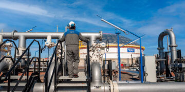 YPF proyecta ganancias récord para este año y avanza con el GNL YPF proyecta ganancias récord para este año y avanza con el GNL