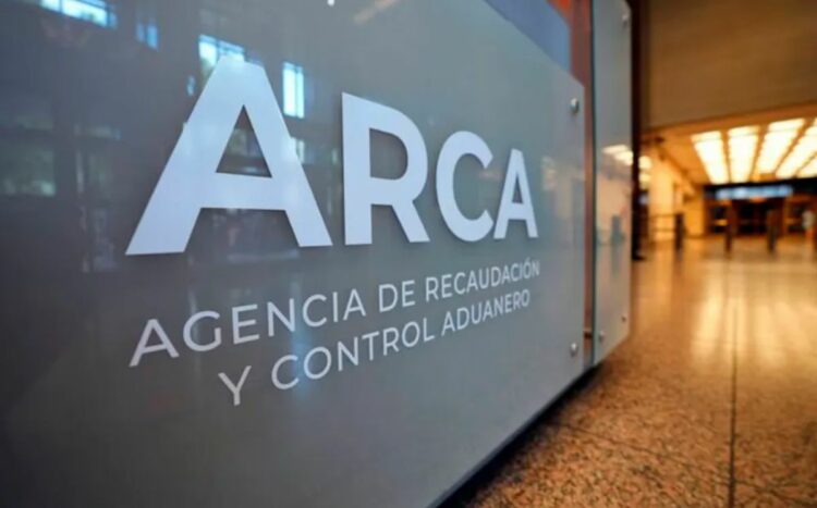 ARCA amplió el Régimen Simplificado de Ganancias al eliminar los límites de ingresos y patrimonio para acceder. La nueva reglamentación incorpora a grandes contribuyentes y funcionarios públicos, mientras que el plazo previsto para la adhesión del período fiscal 2025 vence el 30 de octubre.