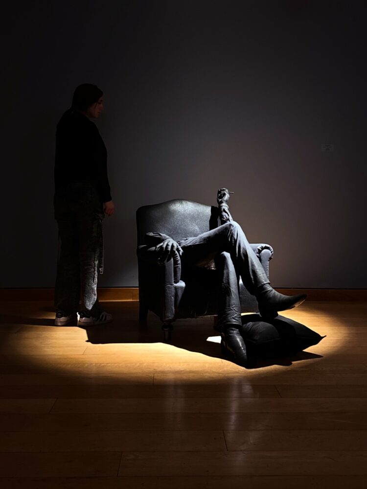 Los círculos de Carlos Alonso y otras propuestas culturales para este fin de semana “Los círculos del infierno de Carlos Alonso” se exhibe en el Museo Evita – Palacio Ferreyra, donde la muestra recupera parte de la obra y el legado del artista recientemente fallecido. Foto: redes.