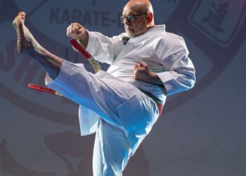 El arte del silencio y la fuerza: el karate como un camino de aprendizaje y formación de vida
