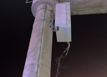 La víctima presentaba quemaduras en las manos y el rostro.