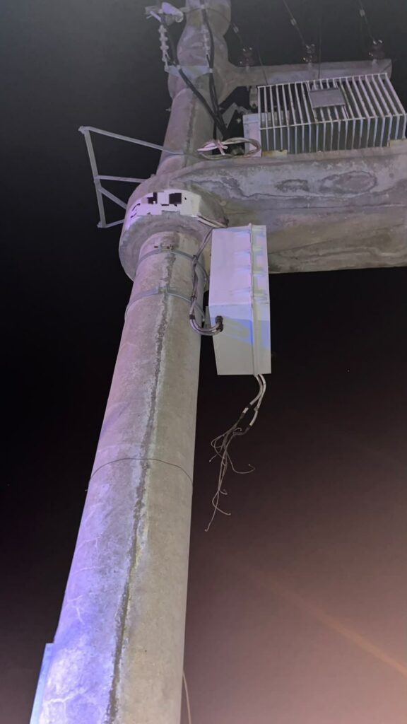 La víctima presentaba quemaduras en las manos y el rostro.