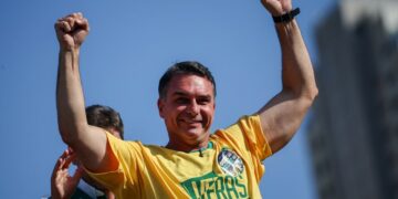 Flávio Bolsonaro.
