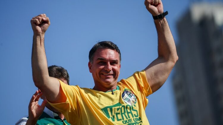 Flávio Bolsonaro.