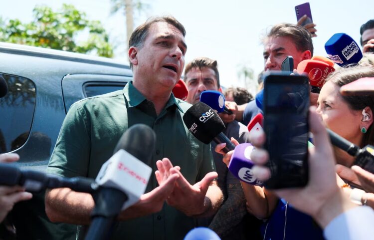 Flávio Bolsonaro.