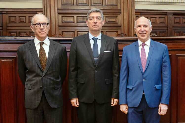 La Corte aclaró el alcance de su fallo sobre la Ley de Tierras y respondió a las críticas La Corte Suprema aclaró que su reciente fallo sobre la Ley de Tierras resolvió una cuestión procesal y no definió la constitucionalidad de la normativa.