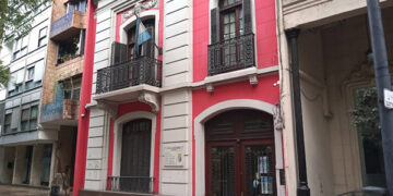 Profesionales de la construcción se manifiestan frente a la Caja de Previsión Social contra el doble aporte