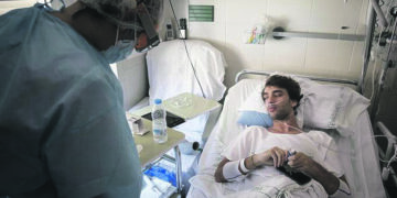 Cada vez hay más jóvenes sin cobertura médica por la pérdida de empleo formal Cada vez más jóvenes sin cobertura médica por la pérdida de empleo formal