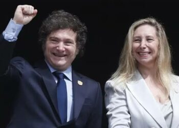 La Libertad Avanza tiene 26% de intención de voto, el peronismo 24% y el rechazo a Milei llega al 60%