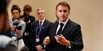 Macron cruzó a Trump y otros líderes por sus dichos sobre los disturbios