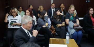 Caso Maradona: las defensas van por la absolución en el tramo final del juicio Tras los severos reclamos de penas de la fiscalía y las querellas, el proceso judicial entra en sus audiencias decisivas ante el tribunal de San Isidro con las exposiciones de las defensas.