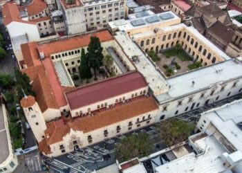 El examen de ingreso presencial se tomará el 1.º de diciembre de 2026 en la sede histórica del colegio