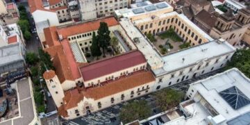 El examen de ingreso presencial se tomará el 1.º de diciembre de 2026 en la sede histórica del colegio