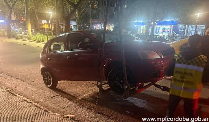 Condenaron al conductor que llevó a un municipal sobre el capot en Córdoba Condenaron al conductor que llevó a un municipal sobre el capot en Córdoba