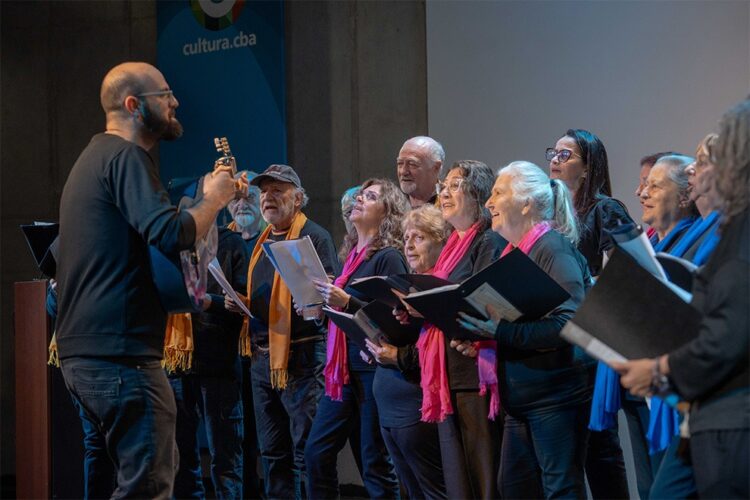 La Expo Tiempo de Oportunidades reunirá propuestas de formación y recreación El coro Cantares, del Espacio El Illia, se presentará a las 10 en el Centro Cultural Córdoba, como parte de la bienvenida a la Expo Tiempo de Oportunidades.