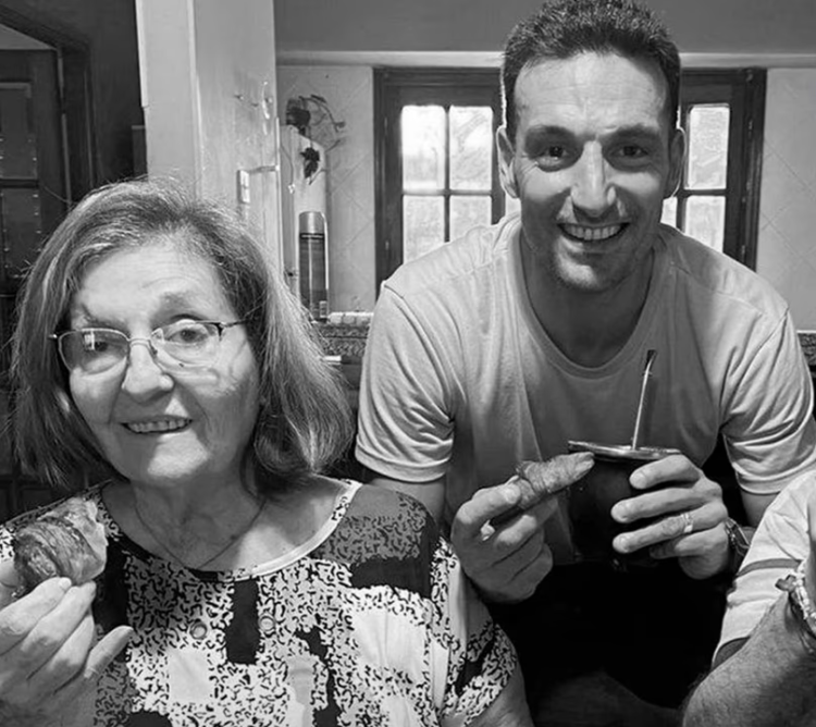 Lionel Scaloni y su madre.