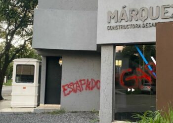 Estafadores y asociados / Bomberos abreviados… y condenados