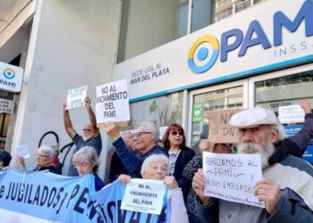 Médicos de cabecera y odontólogos suspenden la atención por 96 horas en reclamo salarial