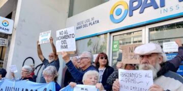 Médicos de cabecera y odontólogos suspenden la atención por 96 horas en reclamo salarial Médicos de cabecera y odontólogos suspenden la atención por 96 horas en reclamo salarial