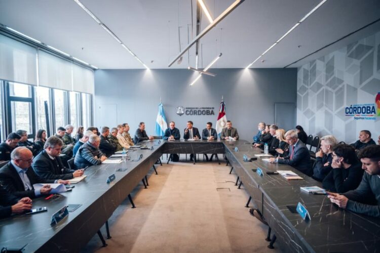 Ayer se reunieron Provincia, Municipalidad, Iglesia y fuerzas de seguridad.