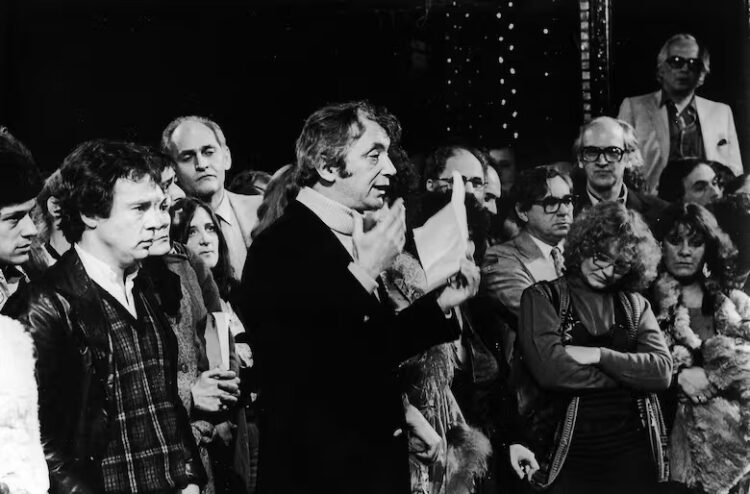 Sergio Renán, Salo Pasik y Villanueva Cosse, entre otros artistas, durante Teatro Abierto en 1981. Foto: Julie Weisz.