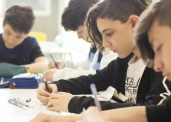Solo 19 de cada 100 adolescentes argentinos llegan a los 15 años con aprendizajes básicos y sin repetir Solo 19 de cada 100 adolescentes argentinos llegan a los 15 años con aprendizajes básicos y sin repetir