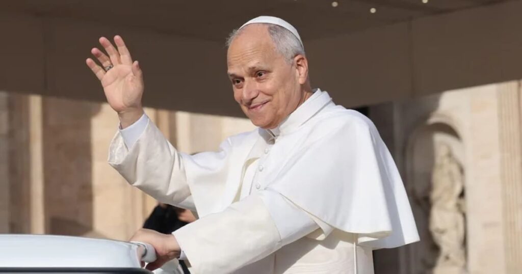 El papa León XIV recibió el alta tras la operación del tumor pulmonar El papa León XIV recibió el alta tras la operación de un tumor pulmonar